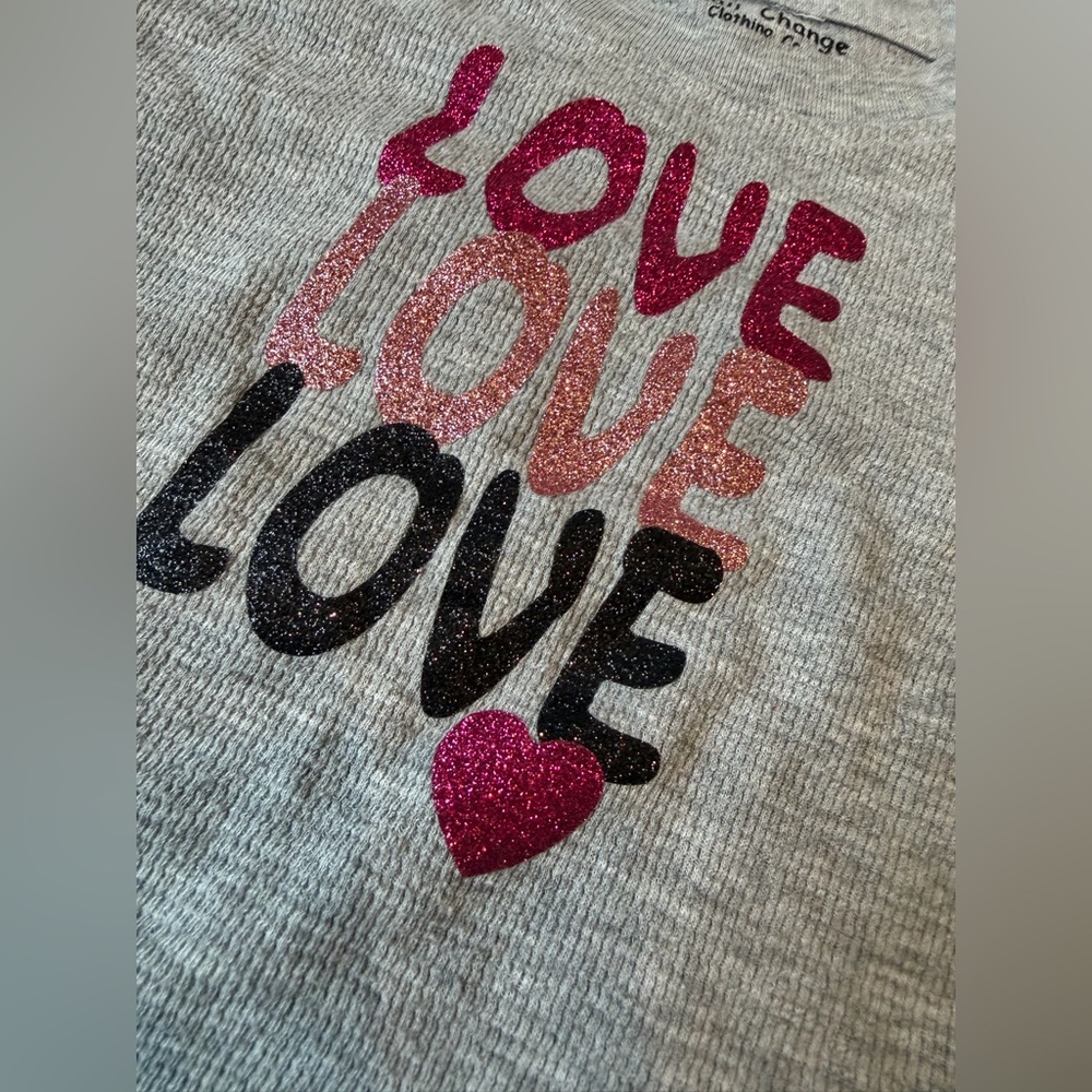 Kids Gray Long-Sleeve 'Love' Glitter Graphic Tee - Picture 2 of 6